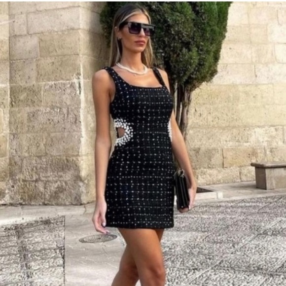 Zara Dresses & Skirts - ZARA TEXTURED WEAVE DRESS WITH FAUX PEARLS